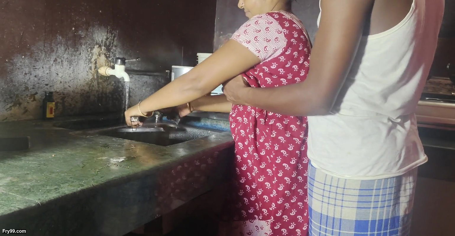 INDIAN DESHI BEUTIFUL HOT GIRL DELUWARA SEX IN KITCHEN WITH HUSBEND