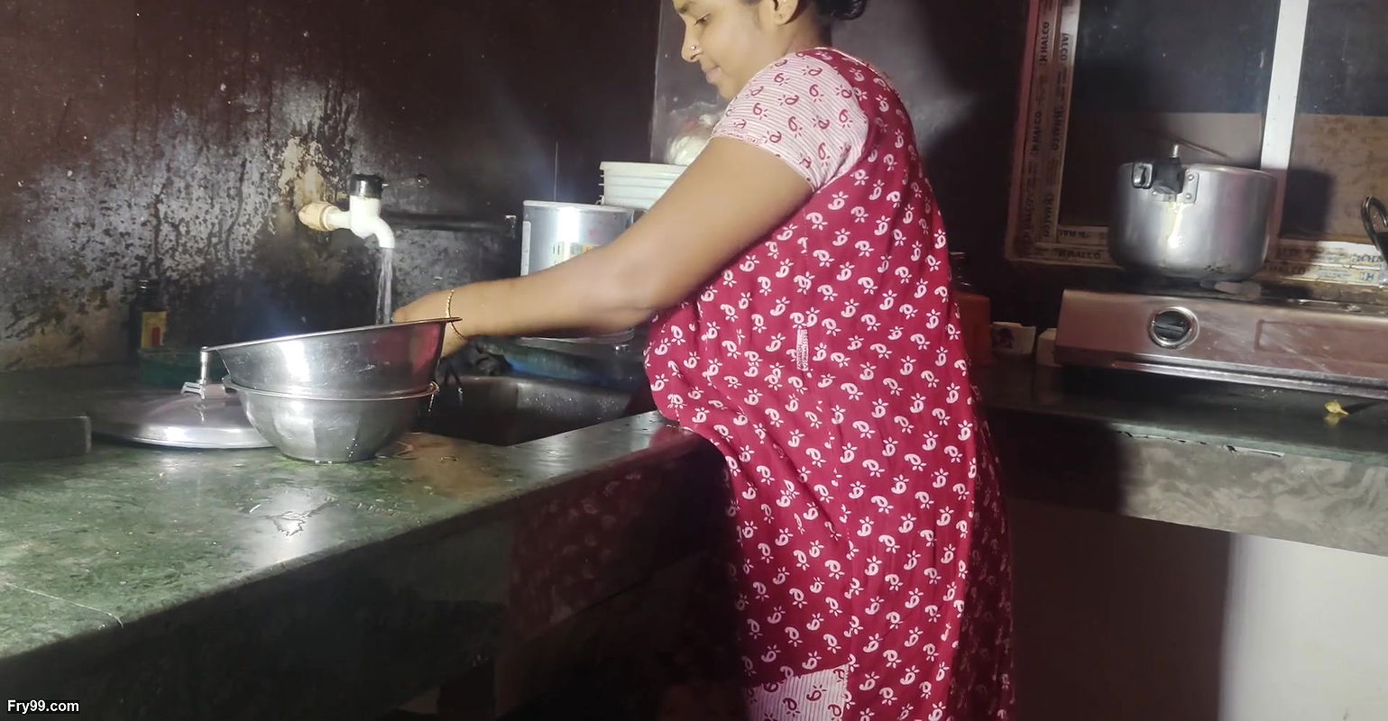 INDIAN DESHI BEUTIFUL HOT GIRL DELUWARA SEX IN KITCHEN WITH HUSBEND