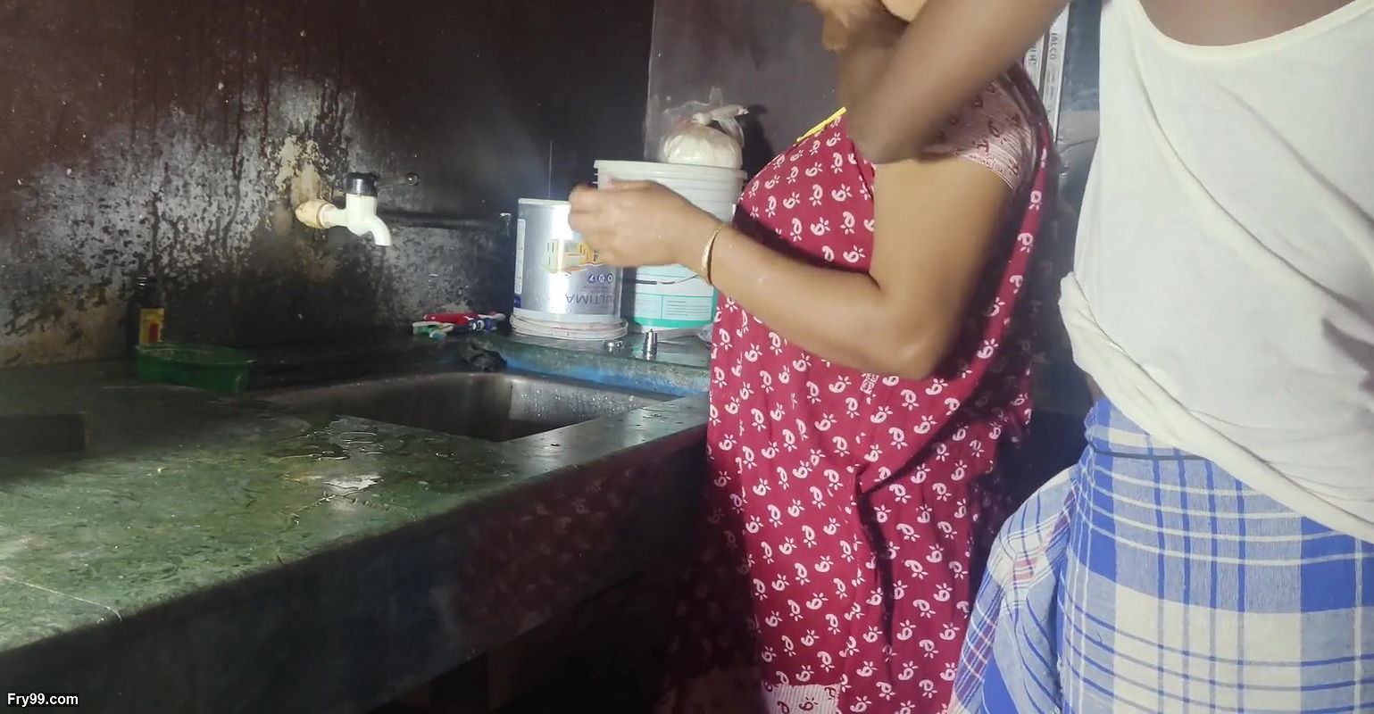 INDIAN DESHI BEUTIFUL HOT GIRL DELUWARA SEX IN KITCHEN WITH HUSBEND