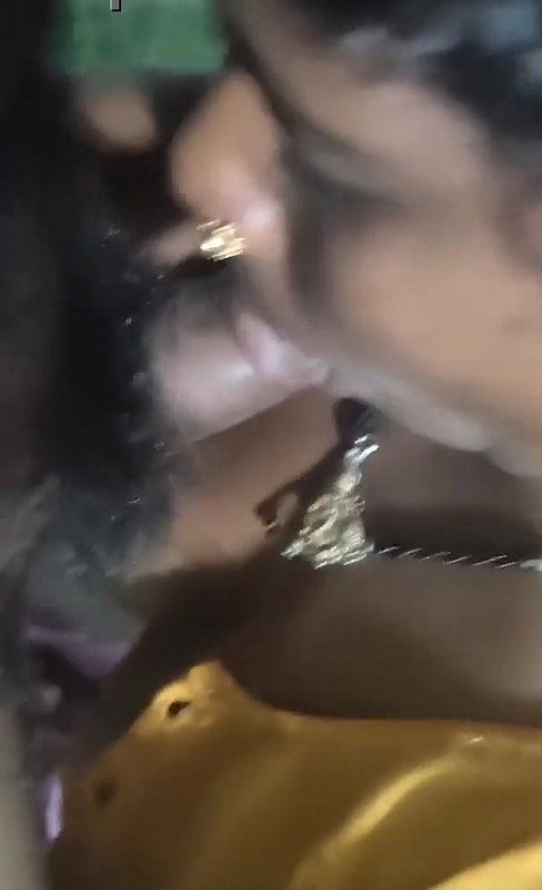 Desi Bhabhi Give Blowjob