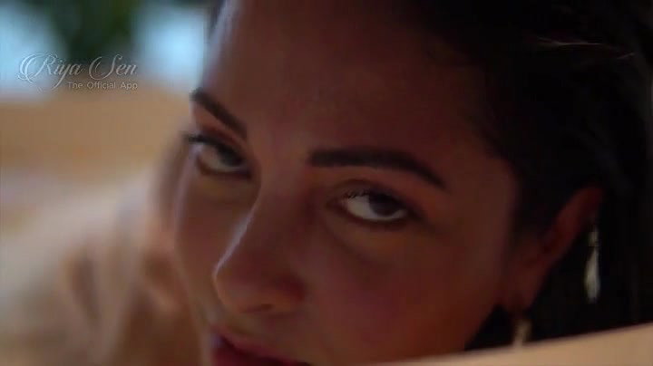 Riya sen app clip