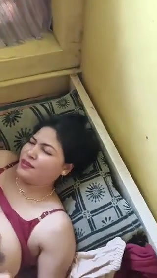 Desi bhabhi handjob