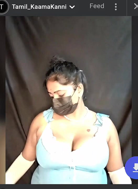 Tamil Kaama Kanni Showing Melons Strip Chat