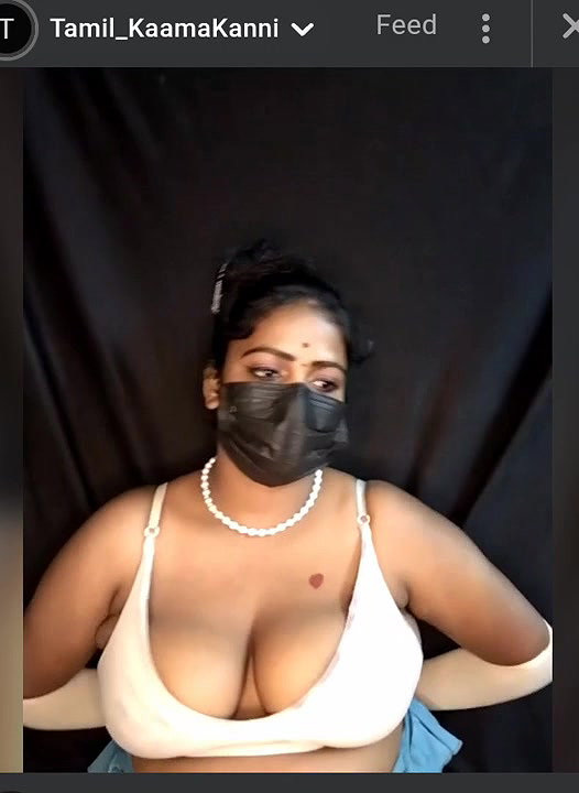 Tamil Kaama Kanni Showing Melons Strip Chat