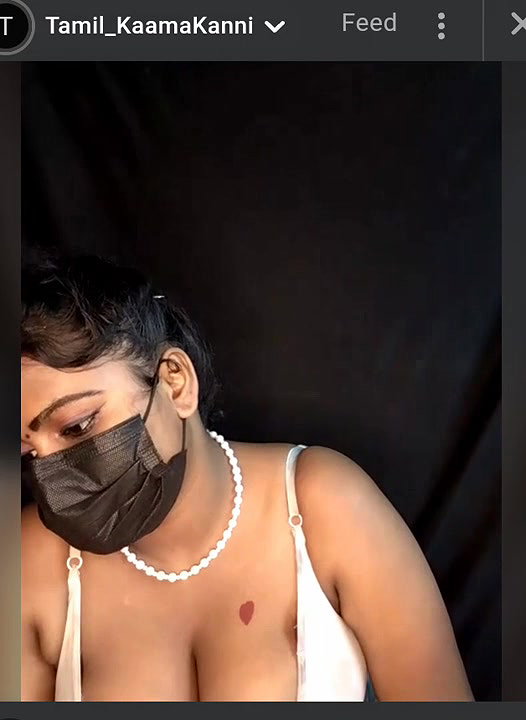 Tamil Kaama Kanni Showing Melons Strip Chat