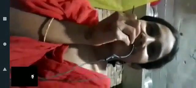 Village bhabhi showing to lover