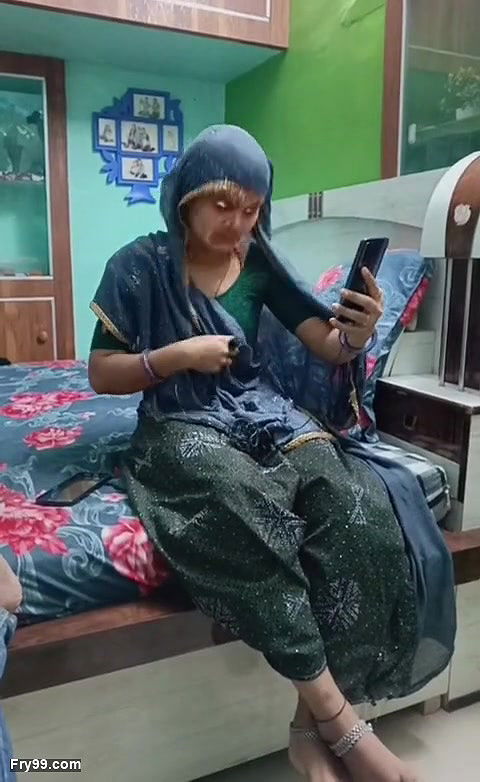 Indian Desi tight video, Desi beautiful girl first time video, Desi video by -Snapchat 143