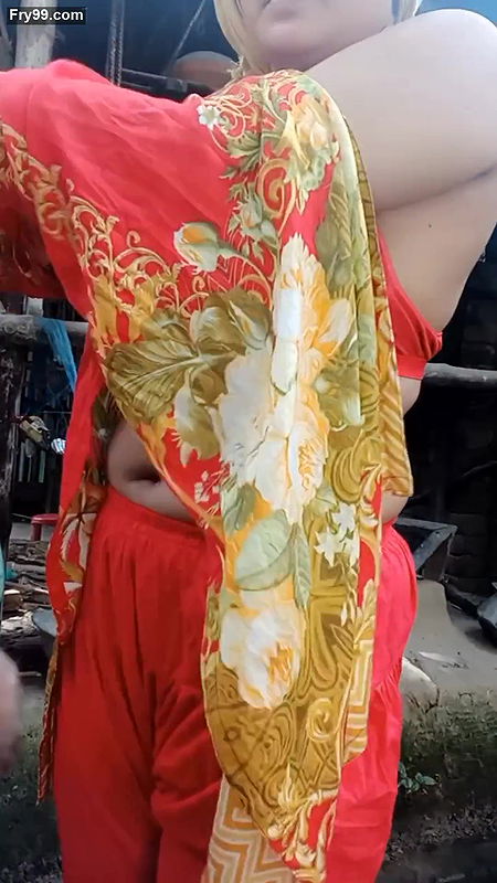 Shower scene of Bangladeshi girl  akhi with sexy hot dress