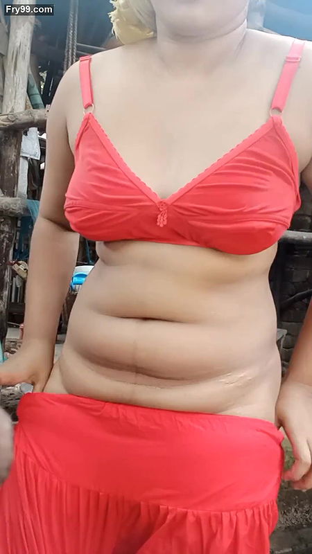 Shower scene of Bangladeshi girl  akhi with sexy hot dress