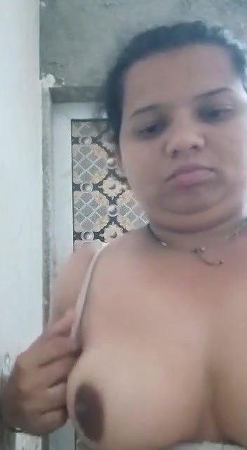 Unsatisfied bhabhi showing boobs and pussy