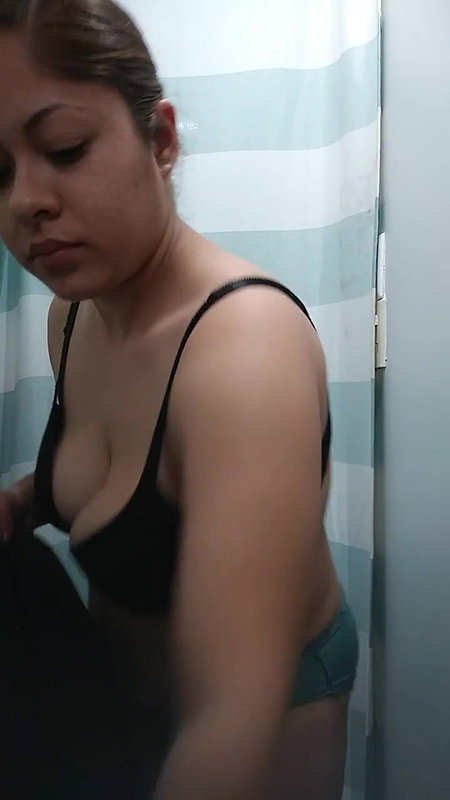 Plump MILF with huge boobs caught in Bra Panty in trial room