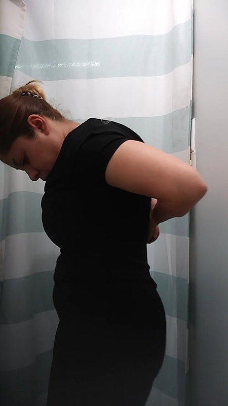 Plump MILF with huge boobs caught in Bra Panty in trial room