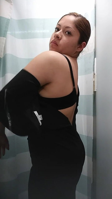 Plump MILF with huge boobs caught in Bra Panty in trial room