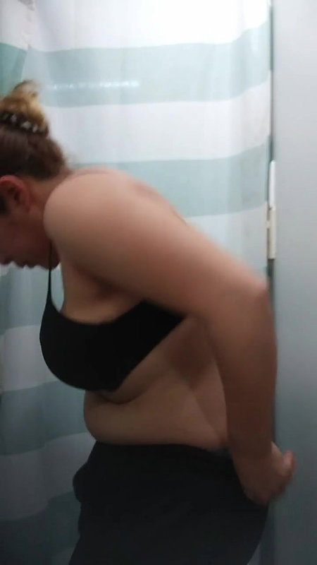 Plump MILF with huge boobs caught in Bra Panty in trial room