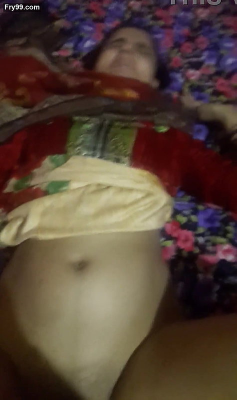 Desi village cute bhabi wnjoy with toy-12