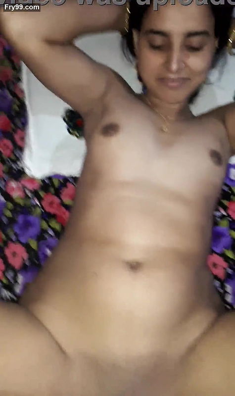 Desi village cute bhabi wnjoy with toy-14