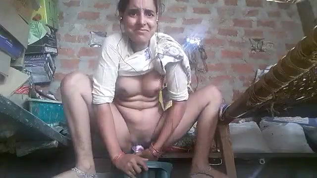 Desi village cute bhabi wnjoy with toy-33