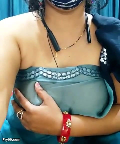 Aunty enjoying with self