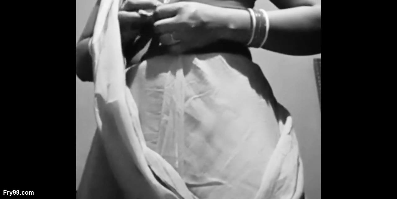 Village bhabhi sarees flash on camera