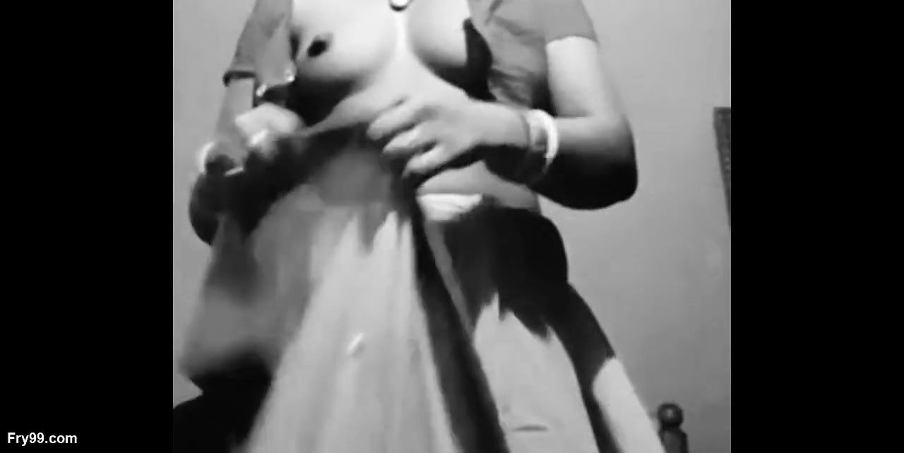 Village bhabhi sarees flash on camera