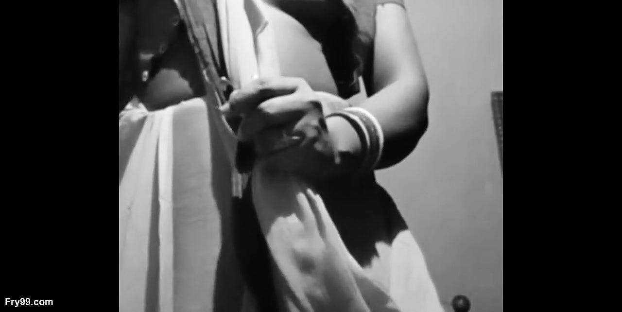 Village bhabhi sarees flash on camera