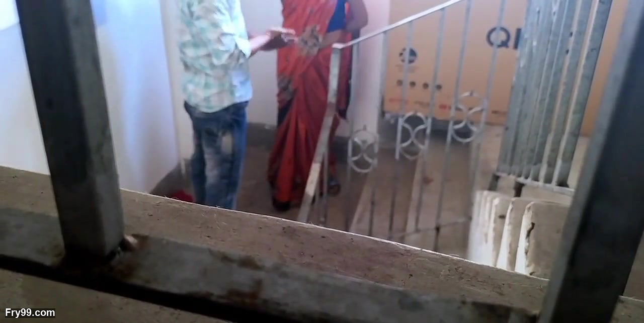 Indian house wife fucked by a LED tv delivery boy for exchange of charges