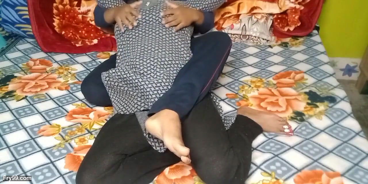 I put my finger in aunty’s pussy and took out the water