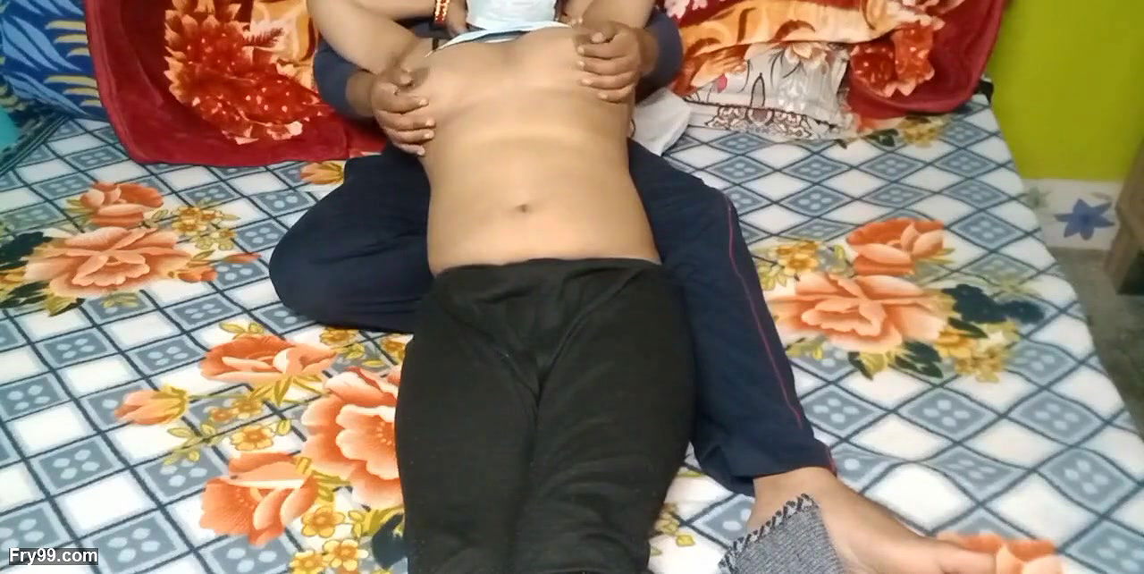 I put my finger in aunty’s pussy and took out the water