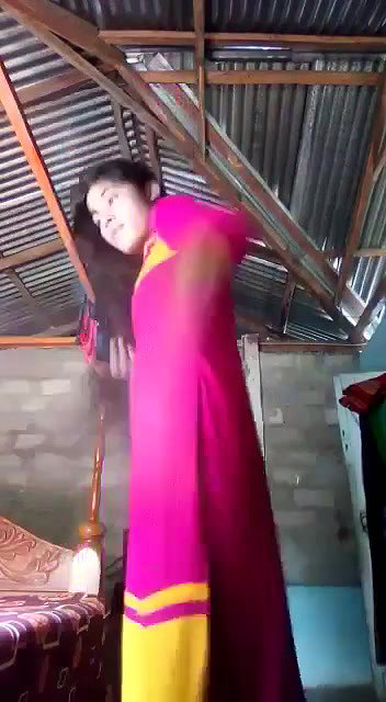 Village beauty masturbating by pencil