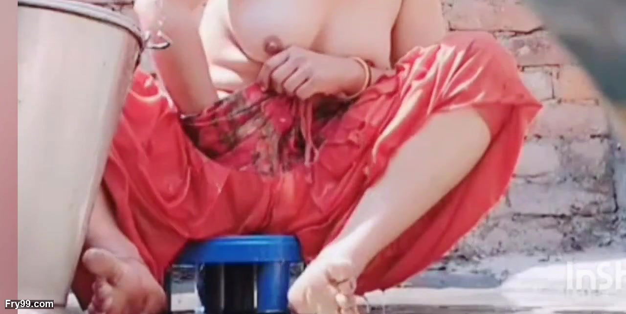 Hot Sexy Videos Stealing Secretly Making MMS Hot Bathroom Videos