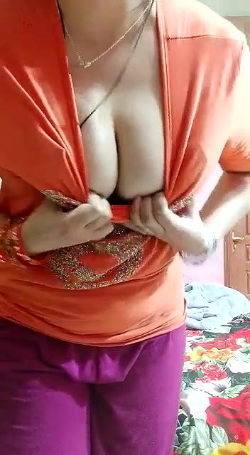 Paki beauty updates  2 more clips