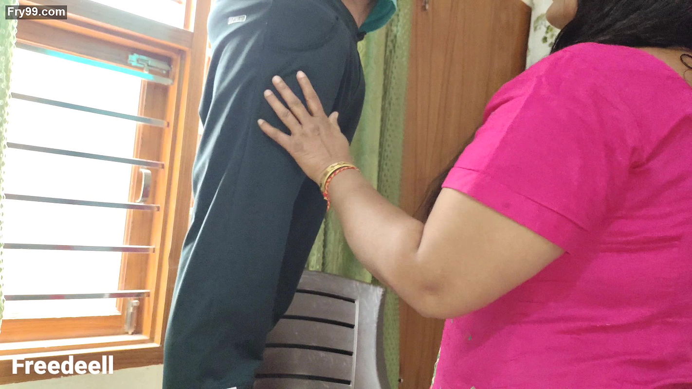 indian Stepmom got Horny. Hindi