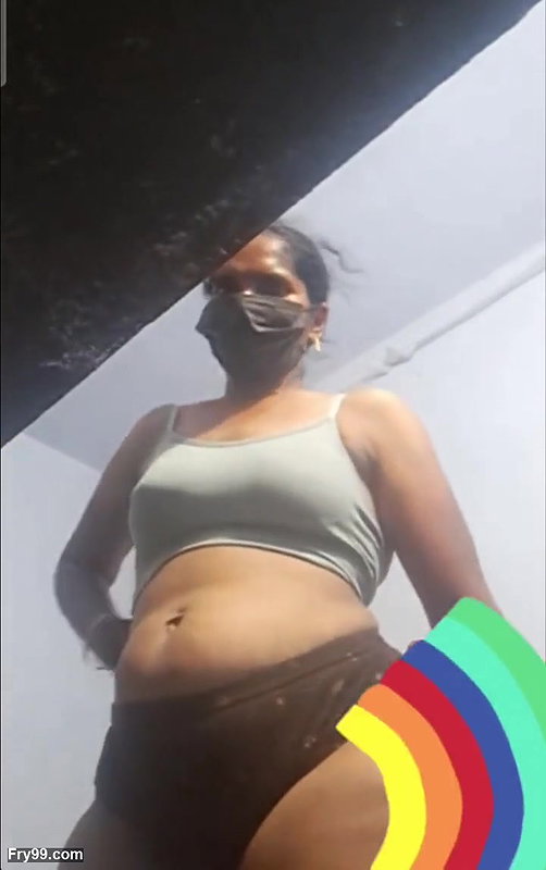 Pussy hole showing indian tamil aunty