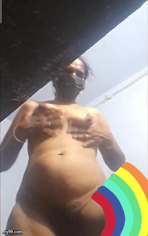 Pussy hole showing indian tamil aunty