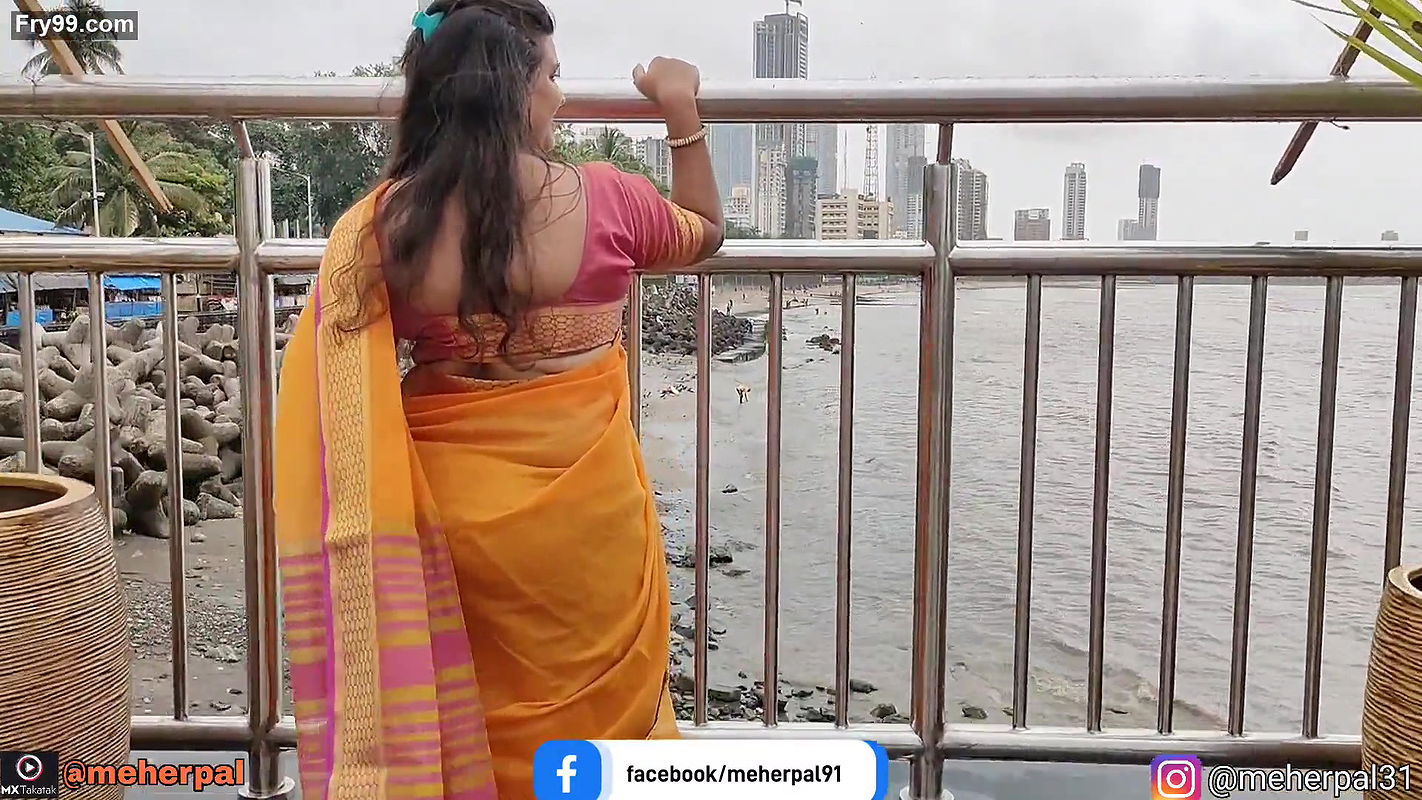 Extreme Busty Aunty Meher Pal Hottest Navel Belly Shakes In Public Beach