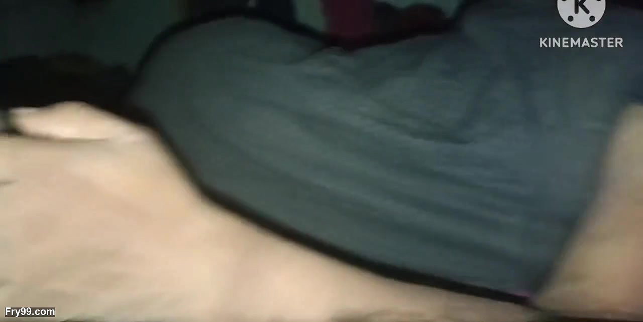 Indian desi 23 eyars old baby hot aunty soking har frends coke in hous