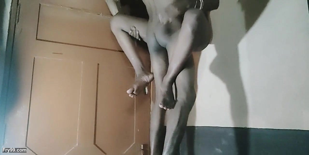 Bhabhi ko deewal mein theka pal diya bhabhi ka mood bana bhabhi ka peela