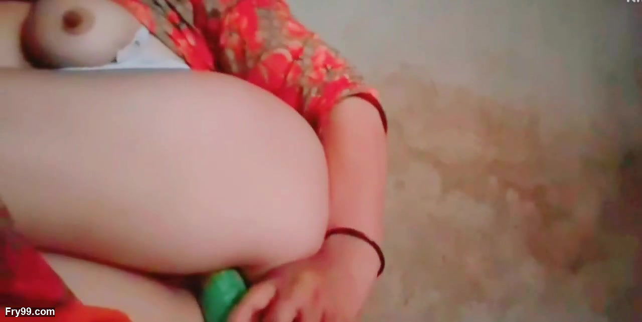 Bhabhi ji made her pinky pussy very hot, the water of passion is dripping from pinky pussy, Bhabhi ji became very hit her boobs