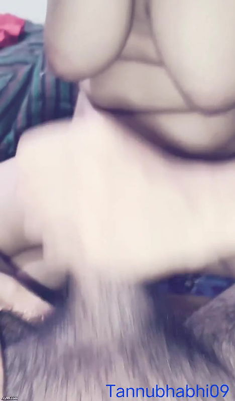 Indian Desi Tannu Bhabhi sucks her husband’s dick in her mouth and gets her big ass fucked