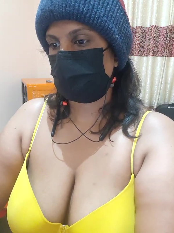 Madam Suzzy Aka Suzzy Bhabhi Cam Show8