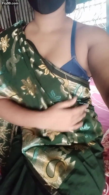 Bangladeshi sexy young girl is masturbating  her and liking her pussy