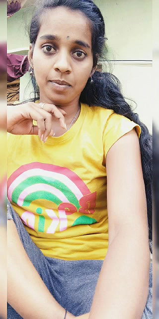 Desi Girl Shows her Boobs