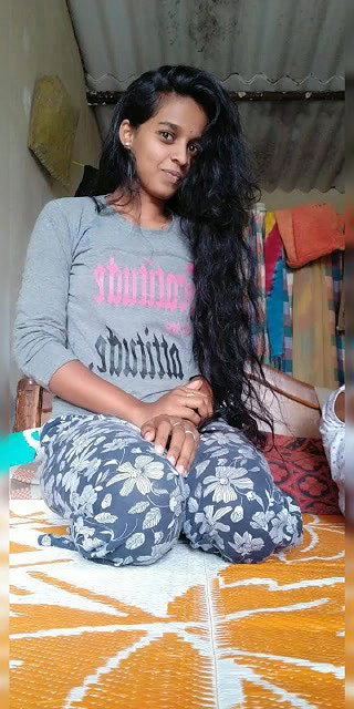 Desi Girl Shows her Boobs
