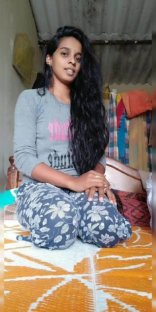 Desi Girl Shows her Boobs