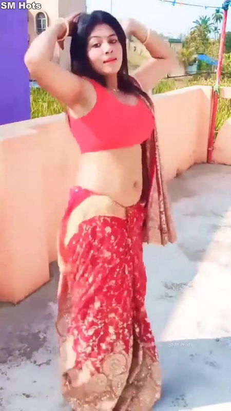 Busty Navel Queen Rakhi Deep Hot Navel Show Hot Saree