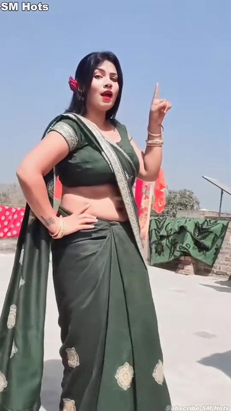 Busty Navel Queen Rakhi Deep Hot Navel Show Hot Saree