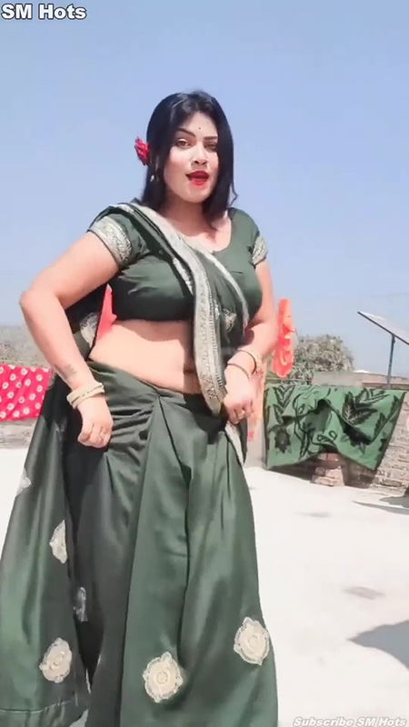 Busty Navel Queen Rakhi Deep Hot Navel Show Hot Saree