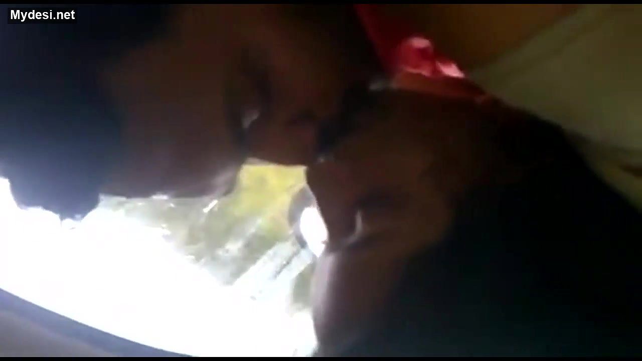 gf sucking cock in car