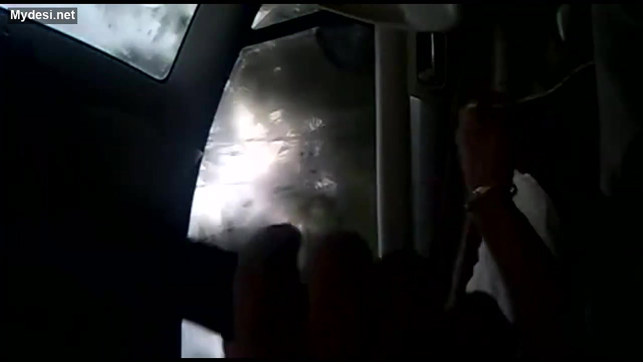 gf sucking cock in car