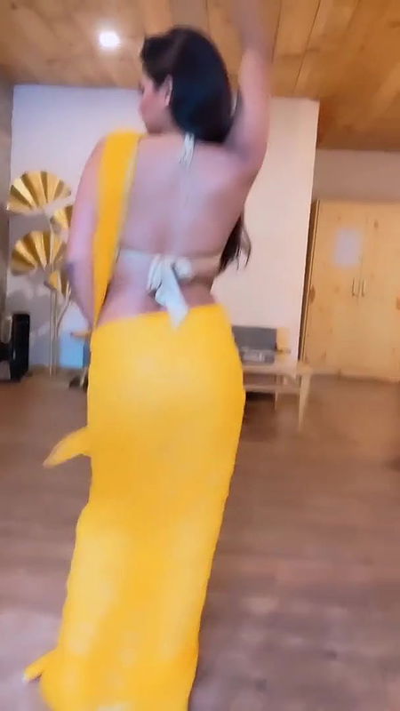 SEDUCTION FILLED BABE SEXY IN YELLOW SAREE BACKLESS HOTNESS